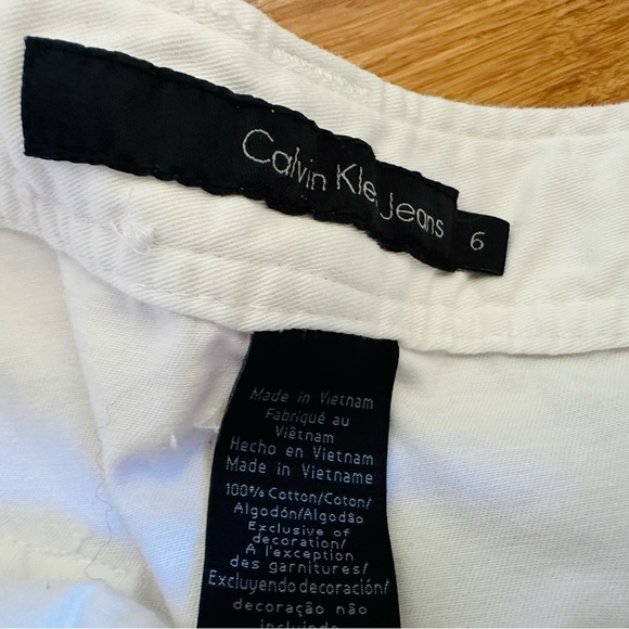 Calvin Klein Jean Women’s White Shorts - Picture 4 of 4